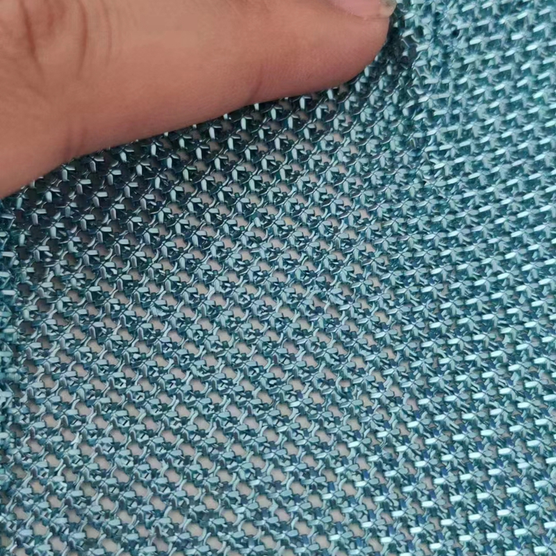 Another type of metal curtain is woven with high-quality 304 or 316 stainless steel wire. The radial direction is a stainless steel wire rope, 2-4 wires in a group, and a group at a certain distance. This distance and the thickness of the rope can be customized according to customer requirements. The weft direction is a single stainless steel rod, also at a certain distance. It is widely used as outdoor curtain walls and indoor ceilings.