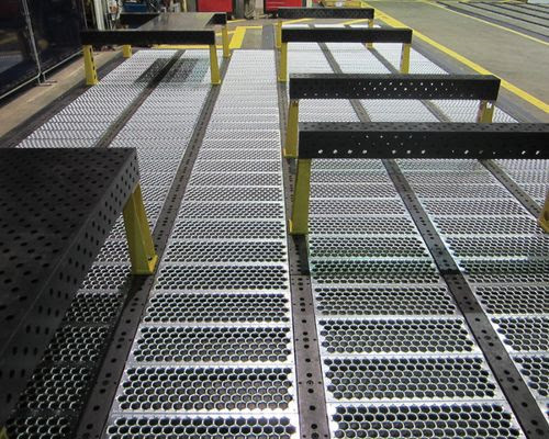 China Anti skid Non slip Dimple Plate Perforated Metal Safety Grating for  Stair Treads factory and suppliers